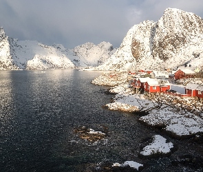 Morze, Lofoty, Norwegia, Zima, Góra Higravstinden, Góry, Wioska Hamnoy, Domy