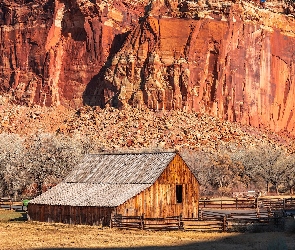 Stan Utah, Drzewa, Park Narodowy Capitol Reef, Skały, Dom, Stany Zjednoczone, Ogrodzenie, Drewniany