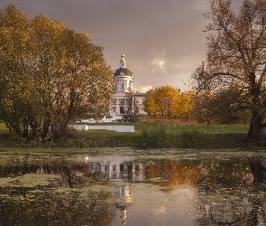 Obwód moskiewski, Kołomna, Staw, Rosja, Kościół św Michała Archanioła, Jesień, Drzewa