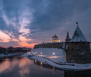 Rzeka Velikaya, Zachód słońca, Rosja, Twierdza, Chmury, Światła, Obwód pskowski, Śnieg, Pskov Kremlin, Psków, Wieża