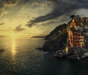 Prowincja La Spezia, Włochy, Zachód słońca, Morze Liguryjskie, Kolorowe, Domy, Riomaggiore