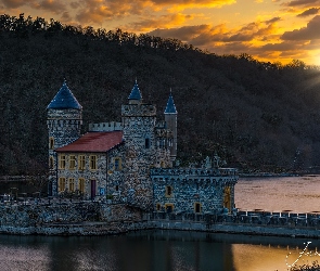 Francja, Jezioro, Zamek La Roche, Zachód słońca, Region Owernia-Rodan-Alpy