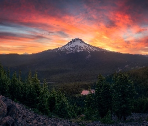 Stany Zjednoczone, Zachód słońca, Skały, Stan Waszyngton, Park Narodowy Mount Rainier, Góra Tolmie Peak, Jezioro, Drzewa, Góry Kaskadowe, Las