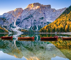 Odbicie, Południowy Tyrol, Góry, Jezioro, Włochy, Lago di Braies, Łódki, Dolomity, Drzewa, Pragser Wildsee