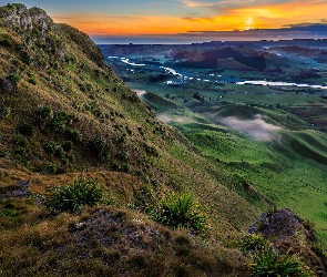 Region Hawkes Bay, Wzgórza, Nowa Zelandia, Góry Te Mata Peak, Wschód słońca, Rzeka Tukituki River, Dolina, Góry