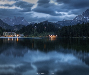 Włochy, Dolomity, Grand Hotel Misurina, Jezioro, Góry, Hotel, Cortina dAmpezzo, Domy, Region Cadore, Misurina Lake