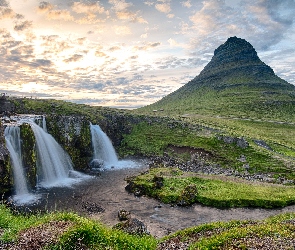 Półwysep Snaefellsnes, Chmury, Rzeka, Islandia, Wschód słońca, Góra Kirkjufell, Wodospad Kirkjufellsfoss
