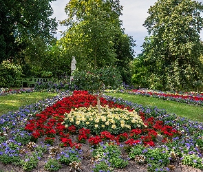 Park, Kwiaty, Ławki, Rabaty, Posąg, Drzewa