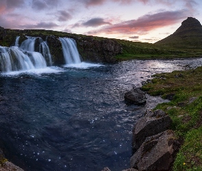 Góra Kirkjufell, Rzeka, Islandia, Chmury, Półwysep Snaefellsnes, Wodospad Kirkjufellsfoss