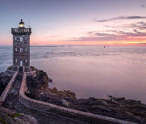 Kermorvan lighthouse, Latarnia morska, Gmina Conquet, Chmury, Skały, Francja, Morze