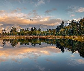 Jezioro Matheson, Góry, Nowa Zelandia, Drzewa, Odbicie, Chmury