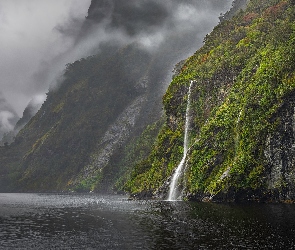 Park Narodowy Fiordland, Doubtful Sound, Mgła, Nowa Zelandia, Fiord, Góry, Wodospad
