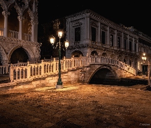 Plac San Marco, Latarnie, Wenecja, Włochy, Most, Noc