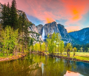 Merced River, Sierra Nevada, Rzeka, Park Narodowy Yosemite, Stany Zjednoczone, Drzewa, Wodospad, Kalifornia, Góry