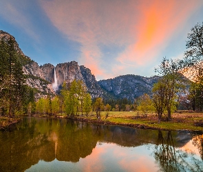 Park Narodowy Yosemite, Wodospad, Drzewa, Sierra Nevada, Merced River, Góry, Odbicie, Rzeka