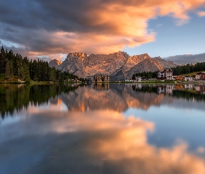 Włochy, Cortina dAmpezzo, Chmury, Region Cadore, Jezioro, Dolomity, Misurina Lake, Grand Hotel Misurina, Góry, Domy