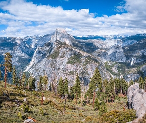 Punkt widokowy Glacier Point, Kalifornia, Stany Zjednoczone, Widok, Dolina, Góry, Szczyt Half Dome, Yosemite Valley, Drzewa, Sosny, Sierra Nevada, Park Narodowy Yosemite
