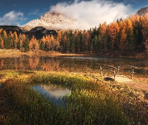 Włochy, Jesień, Drzewa, Chmury, Mostek, Antorno Lake, Góry, Dolomity, Jezioro, Alpy