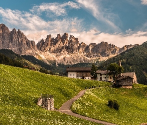 Dolomity, Drzewa, Góry, Włochy, Chmury, Droga, Domy, Łąka, Las