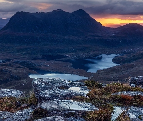 Góra Cul Mor, Rośliny, Góry, Skały, Assynt, Jeziora, Szkocja, Wschód słońca