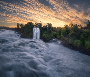 Zachód słońca, Norwegia, Drzewa, Honefoss, Wodospad Hensfossen