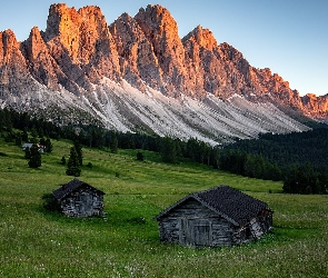 Góry, Włochy, Domy, Dolina, Val Gardena, Łąka, Dolomity