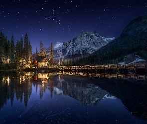 Most, Oświetlony, Kanada, Emerald Lake, Dom, Odbicie, Kolumbia Brytyjska, Noc, Park Narodowy Yoho, Góry, Jezioro