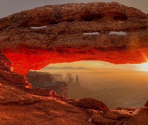 Promienie słońca, Skały, Stan Utah, Zachód słońca, Łuk Mesa Arch, Stany Zjednoczone, Park Narodowy Canyonlands