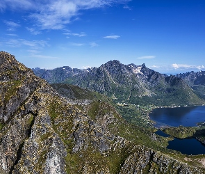 Gmina Nordland, Fiord Austnesfjorden, Wieś Laupstad, Góry, Norwegia