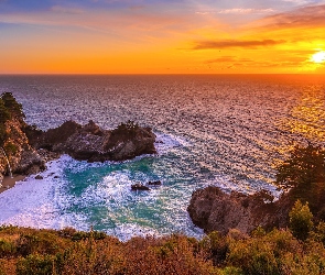 Skały, Plaża, Wybrzeże Big Sur, Morze, Stany Zjednoczone, Park Stanowy Julia Pfeiffer Burns, Zatoka McWay Cove, Kalifornia, Zachód słońca