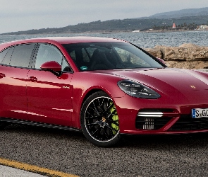 Czerwone, 2017, Porsche Panamera Turbo