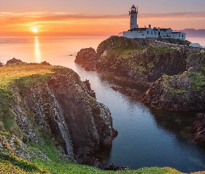 Fanad Head Lighthouse, Zachód słońca, Latarnia morska, Skały, Hrabstwo Donegal, Morze, Irlandia, Portsalon