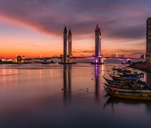 Wschód słońca, Rzeka Terengganu, Malezja, Terengganu Drawbridge, Łódki, Kuala Terengganu, Most zwodzony