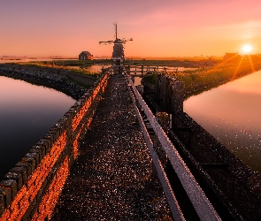 Holandia, Gmina Texel, Kanał, Most, Wiatrak, Zachód słońca