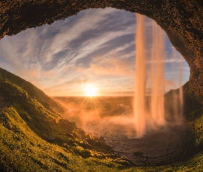 Promienie słońca, Wodospad Seljalandsfoss, Islandia, Skały