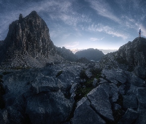 Hiszpania, Asturia, Człowiek, Kantabria, Szczyt Naranjo de Bulnes, Pasmo Picos de Europa, Park Narodowy Picos de Europa, Skały, Góry Kantabryjskie, Noc