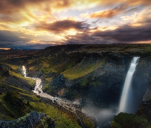 Chmury, Skały, Rzeka Fossa, Islandia, Wodospad Haifoss, Wąwóz