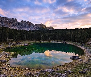 Drzewa, Chmury, Jezioro, Alpy, Odbicie, Włochy, Lago di Carezza, Południowy Tyrol, Las, Góry, Dolomity