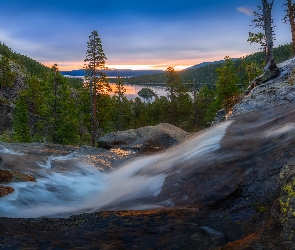 Skały, Potok, Jezioro, Lasy, Rzeka, Stany Zjednoczone, Tahoe Lake, Kalifornia, Drzewa, Wyspa Fannette, Park Emerald Bay