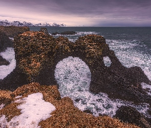 Arnarstapi, Półwsysep Snaefellsnes, Góry, Islandia, Łuk Gatklettur, Morze, Skały