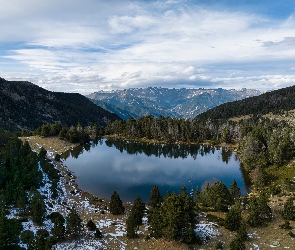 Jezioro, Chmury, Niebo, Drzewa, Góry