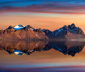 Islandia, Odbicie, Góra Vestrahorn, Góry, Plaża Stokksnes, Zachód słońca