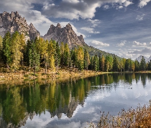 Dolomity, Jezioro, Góry, Drzewa, Chmury, Las, Włochy, Antorno Lake