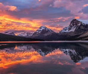 Prowincja Alberta, Park Narodowy Banff, Bow Lake, Kanada, Zachód słońca, Jezioro, Góry Skaliste
