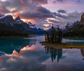 Park Narodowy Jasper, Alberta, Chmury, Kanada, Odbicie, Drzewa, Góry, Jezioro Maligne, Wyspa Ducha