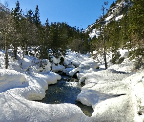 Góry, Drzewa, Śnieg, Strumień, Zima