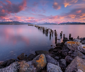 Niebo, Zachód słońca, Rzeka, Kołki, Patagonia, Kamienie, Chile, Puerto Natales