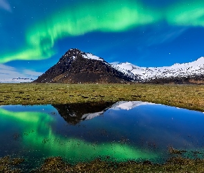 Góry, Auster Skaftafellssysla, Odbicie, Islandia, Kalfafellsstadhur, Kałuża, Ośnieżona, Góra, Zorza polarna