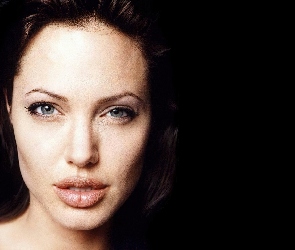 Angelina Jolie, niebieskie oczy