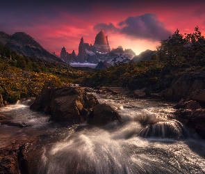 Skały, Jesień, Rzeka, Roślinność, Góra, Patagonia, Fitz Roy, Park Narodowy Los Glaciares, Argentyna, Rwąca